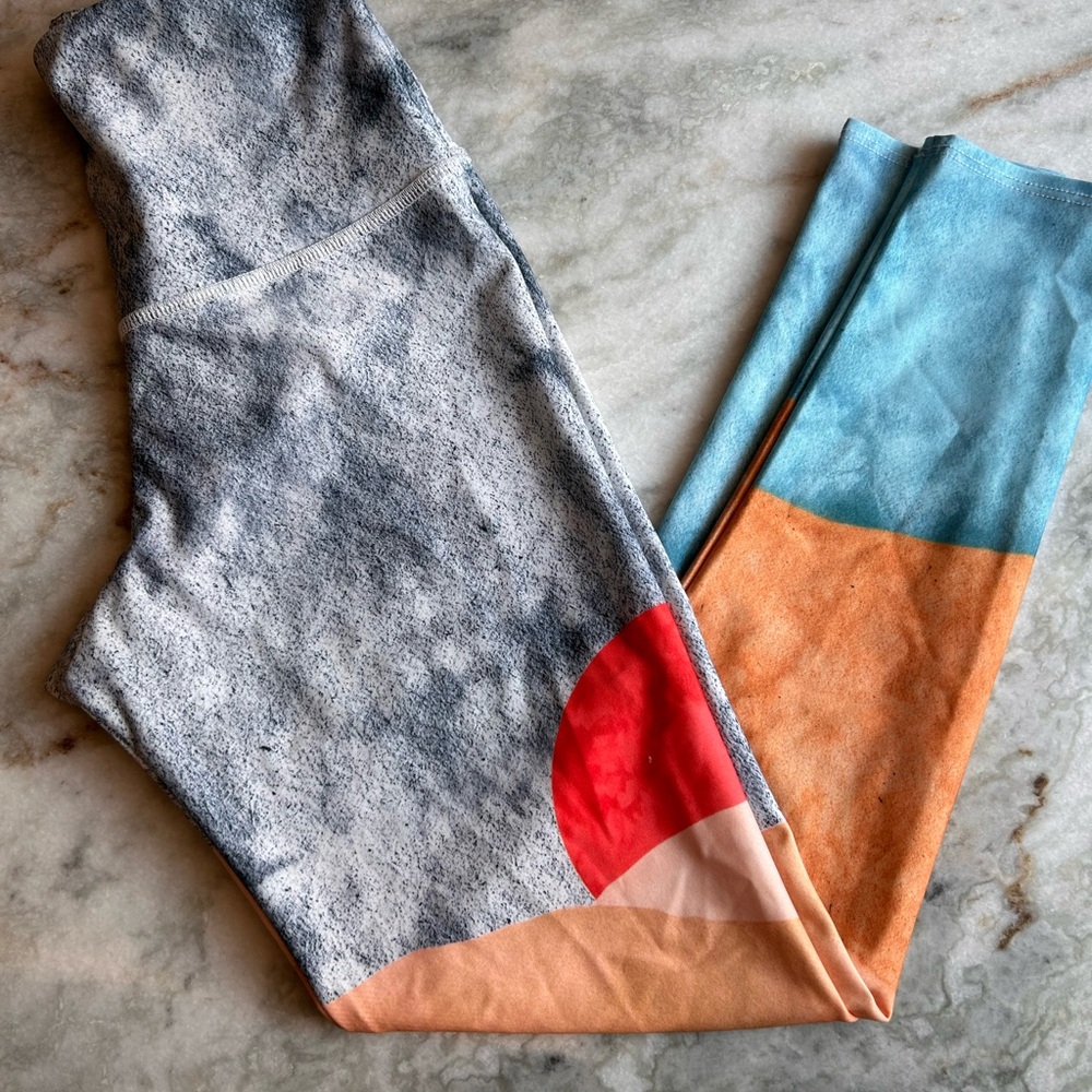 Onzie Multicolor Leggings - Gray, Blue, Orange, Red